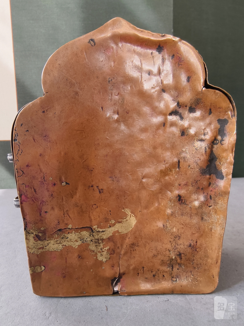 A copper gahu with partially gilded silver front with 'Buddhist emblems' and figure of Amitayus with turquoise inlays - 图13